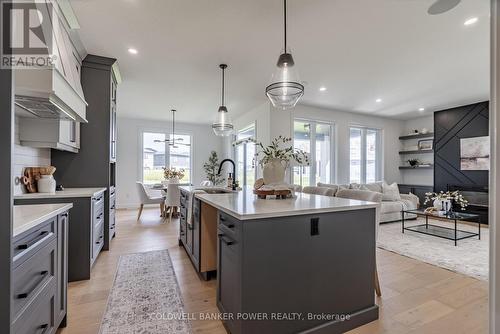 2692 Heardcreek Trail, London, ON - Indoor Photo Showing Kitchen With Upgraded Kitchen