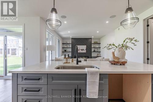 2692 Heardcreek Trail, London, ON - Indoor Photo Showing Kitchen