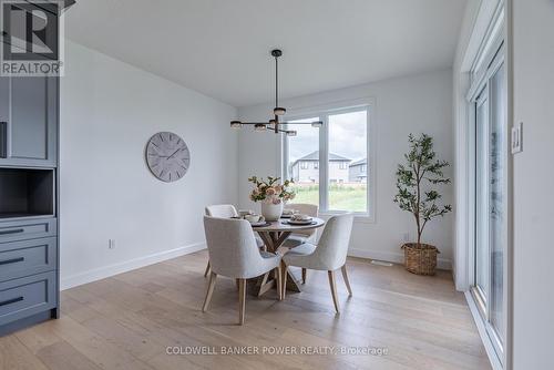 2692 Heardcreek Trail, London, ON - Indoor Photo Showing Dining Room