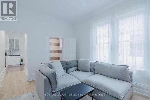 918 Wellington Street, London, ON - Indoor Photo Showing Living Room