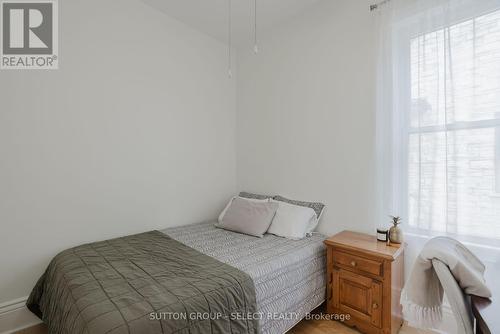 918 Wellington Street, London, ON - Indoor Photo Showing Bedroom