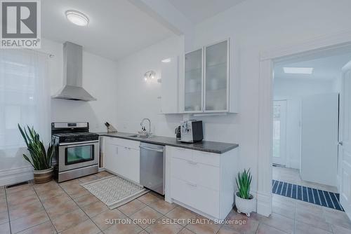 918 Wellington Street, London, ON - Indoor Photo Showing Kitchen