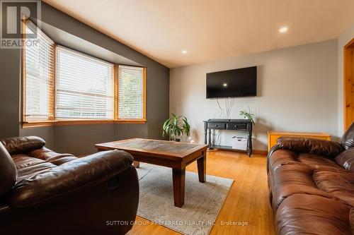 230 Chittick Crescent, Thames Centre (Dorchester), ON - Indoor Photo Showing Living Room