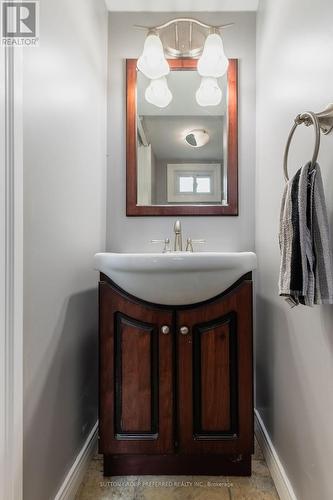 230 Chittick Crescent, Thames Centre (Dorchester), ON - Indoor Photo Showing Bathroom