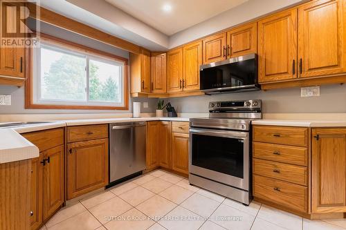 230 Chittick Crescent, Thames Centre (Dorchester), ON - Indoor Photo Showing Kitchen