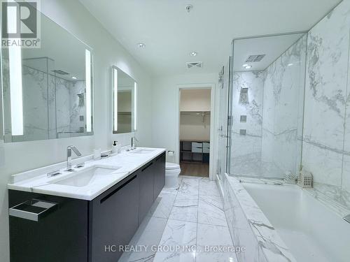 2407 - 180 University Avenue, Toronto, ON - Indoor Photo Showing Bathroom