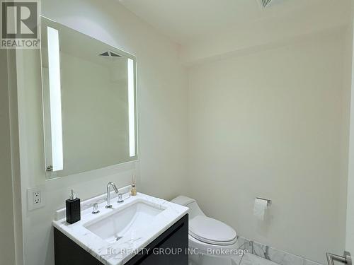 2407 - 180 University Avenue, Toronto, ON - Indoor Photo Showing Bathroom