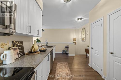 #5 - 1430 Gord Vinson Avenue, Clarington (Courtice), ON - Indoor Photo Showing Kitchen