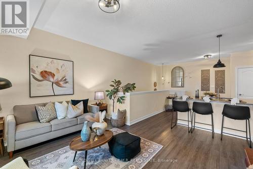 #5 - 1430 Gord Vinson Avenue, Clarington (Courtice), ON - Indoor Photo Showing Living Room