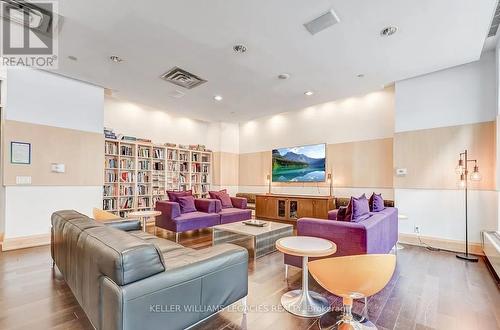 2711 - 600 Fleet Street, Toronto, ON - Indoor Photo Showing Living Room