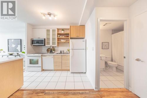 2711 - 600 Fleet Street, Toronto, ON - Indoor Photo Showing Kitchen With Double Sink