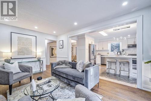 92 Breckonwood Crescent, Markham, ON - Indoor Photo Showing Living Room