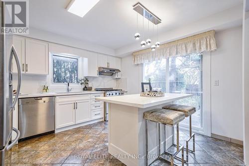 92 Breckonwood Crescent, Markham, ON - Indoor Photo Showing Kitchen