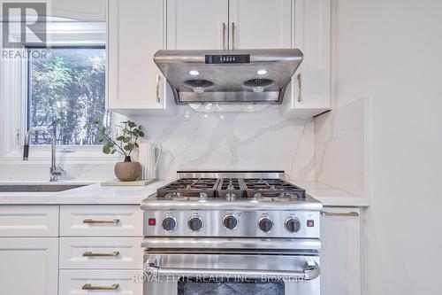 92 Breckonwood Crescent, Markham, ON - Indoor Photo Showing Kitchen