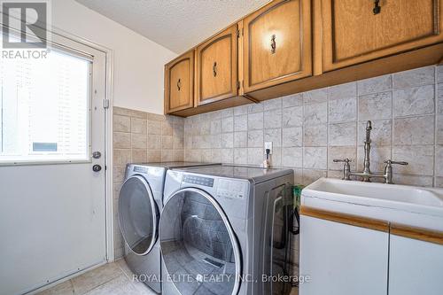 92 Breckonwood Crescent, Markham, ON - Indoor Photo Showing Laundry Room