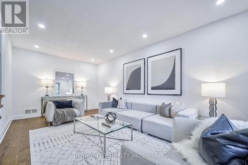 92 Breckonwood Crescent, Markham, ON - Indoor Photo Showing Living Room