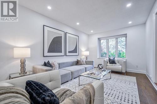 92 Breckonwood Crescent, Markham, ON - Indoor Photo Showing Living Room