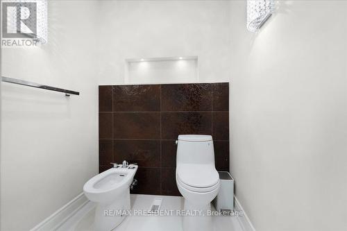 5 Classic Drive, Brampton, ON - Indoor Photo Showing Bathroom