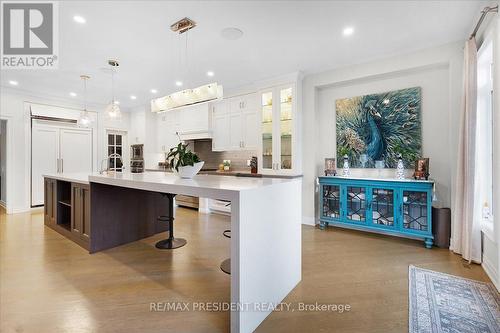 5 Classic Drive, Brampton, ON - Indoor Photo Showing Kitchen With Upgraded Kitchen