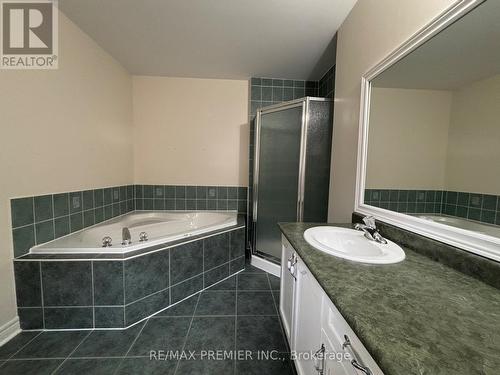 325 Vellore Avenue, Vaughan, ON - Indoor Photo Showing Bathroom