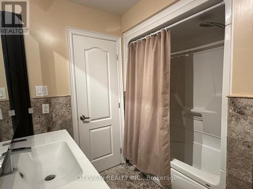 725 Ashburnham Place, Mississauga, ON - Indoor Photo Showing Bathroom