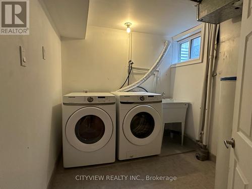 725 Ashburnham Place, Mississauga, ON - Indoor Photo Showing Laundry Room