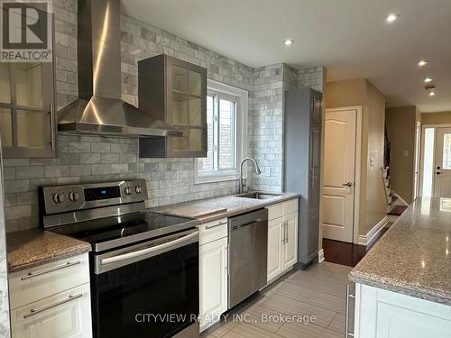 725 Ashburnham Place, Mississauga, ON - Indoor Photo Showing Kitchen