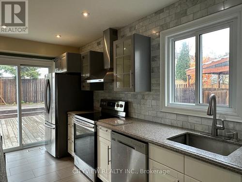 725 Ashburnham Place, Mississauga, ON - Indoor Photo Showing Kitchen