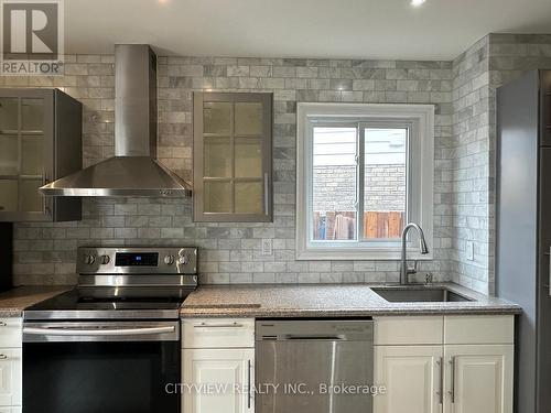 725 Ashburnham Place, Mississauga, ON - Indoor Photo Showing Kitchen