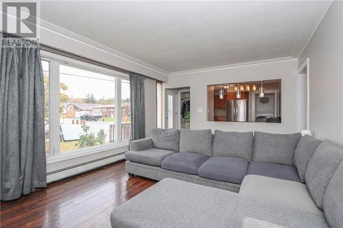 881 Robinson Drive, Sudbury, ON - Indoor Photo Showing Living Room