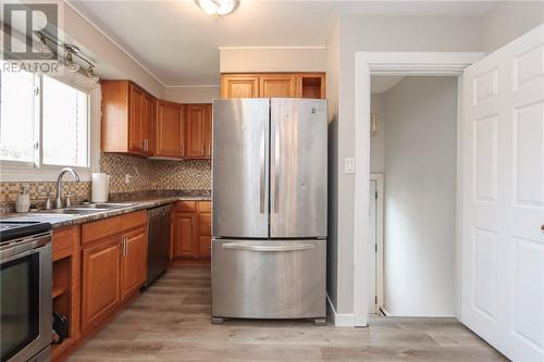 881 Robinson Drive, Sudbury, ON - Indoor Photo Showing Kitchen With Double Sink