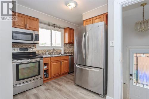 881 Robinson Drive, Sudbury, ON - Indoor Photo Showing Kitchen With Double Sink