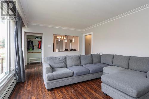 881 Robinson Drive, Sudbury, ON - Indoor Photo Showing Living Room