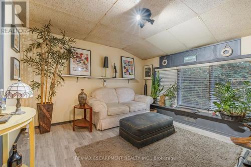 336 Margaret Avenue, Hamilton, ON - Indoor Photo Showing Living Room