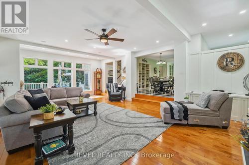 8181 Indian Trail, Guelph/Eramosa, ON - Indoor Photo Showing Living Room