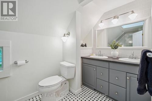 8181 Indian Trail, Guelph/Eramosa, ON - Indoor Photo Showing Bathroom