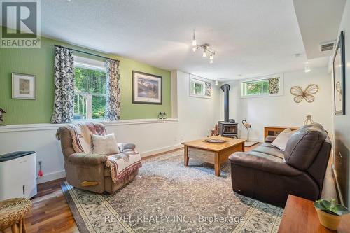 8181 Indian Trail, Guelph/Eramosa, ON - Indoor Photo Showing Living Room