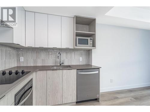 1488 Bertram Street Unit# 1303, Kelowna, BC - Indoor Photo Showing Kitchen