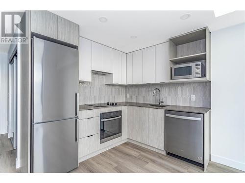 1488 Bertram Street Unit# 1303, Kelowna, BC - Indoor Photo Showing Kitchen With Upgraded Kitchen