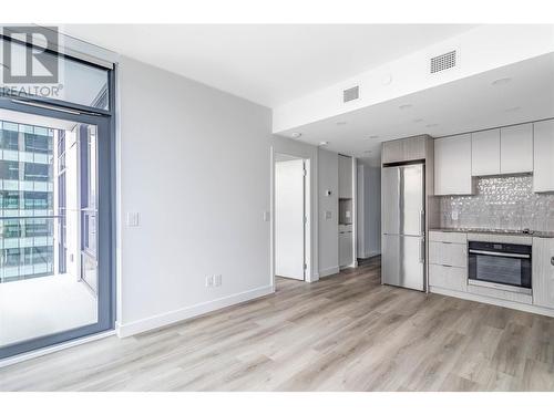 1488 Bertram Street Unit# 1303, Kelowna, BC - Indoor Photo Showing Kitchen With Upgraded Kitchen