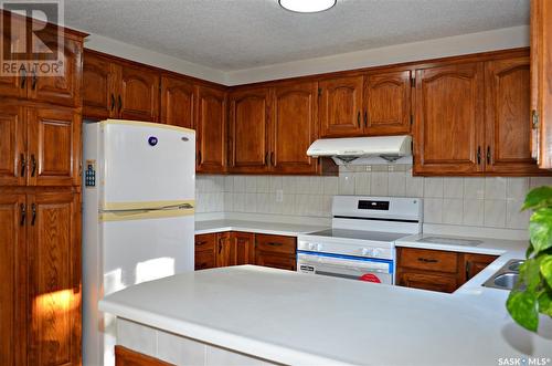 119 Bentham Crescent, Saskatoon, SK - Indoor Photo Showing Kitchen