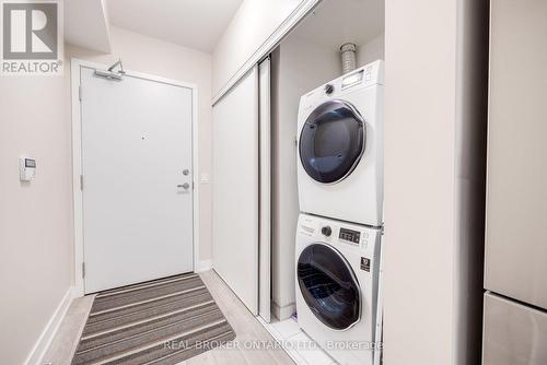 2108 - 99 Broadway Avenue, Toronto, ON - Indoor Photo Showing Laundry Room