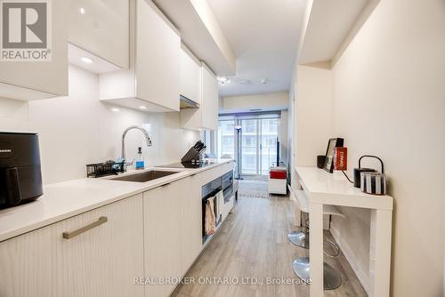 2108 - 99 Broadway Avenue, Toronto, ON - Indoor Photo Showing Kitchen