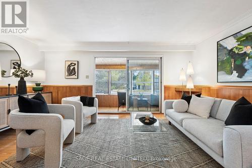 27 Yatesbury Road, Toronto, ON - Indoor Photo Showing Living Room