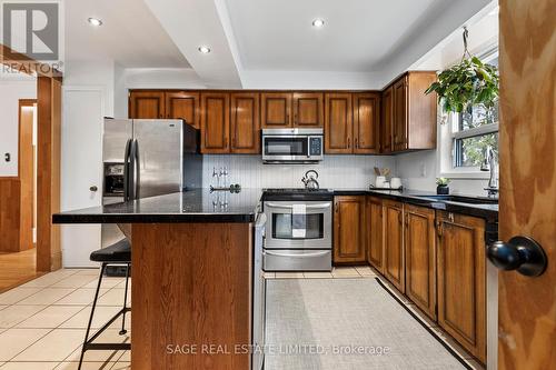 27 Yatesbury Road, Toronto, ON - Indoor Photo Showing Kitchen