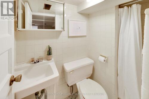 32A Arlington Avenue, Toronto, ON - Indoor Photo Showing Bathroom