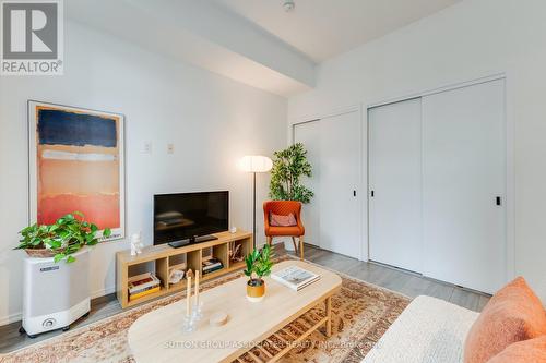 622 - 783 Bathurst Street, Toronto, ON - Indoor Photo Showing Living Room