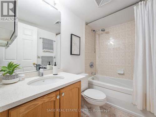 1705 - 30 Grand Trunk Crescent, Toronto, ON - Indoor Photo Showing Bathroom