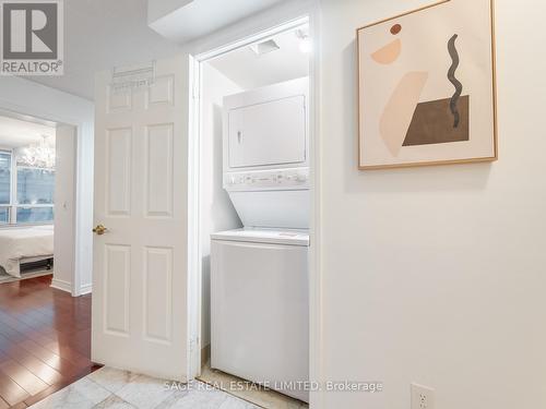 1705 - 30 Grand Trunk Crescent, Toronto, ON - Indoor Photo Showing Laundry Room