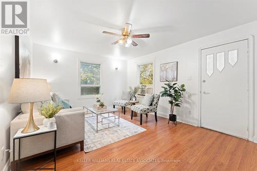 859 Aviation Road, Mississauga, ON - Indoor Photo Showing Living Room